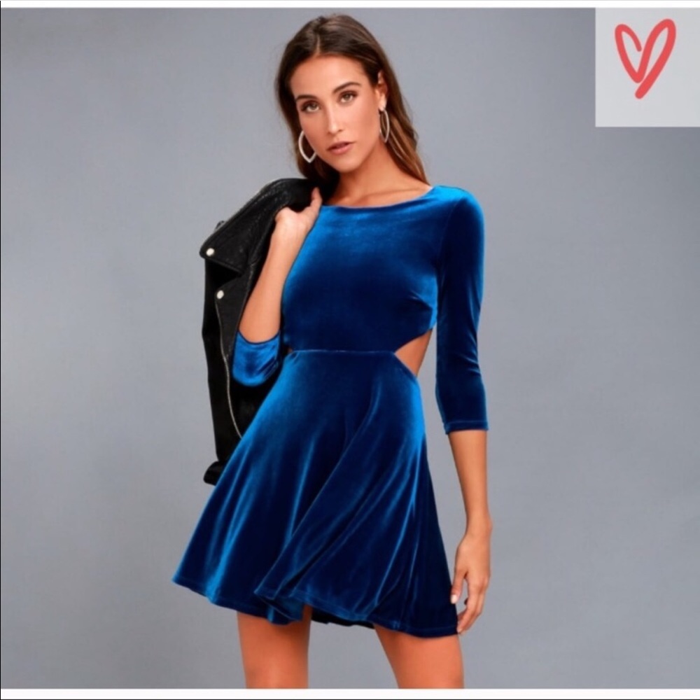 Lulu’s velvet royal blue dress